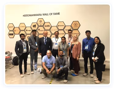 image group of people having a meeting